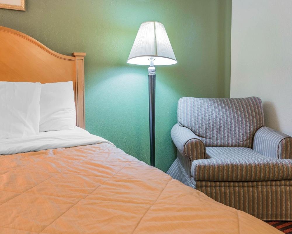 Rodeway Inn Coopersville Exterior foto