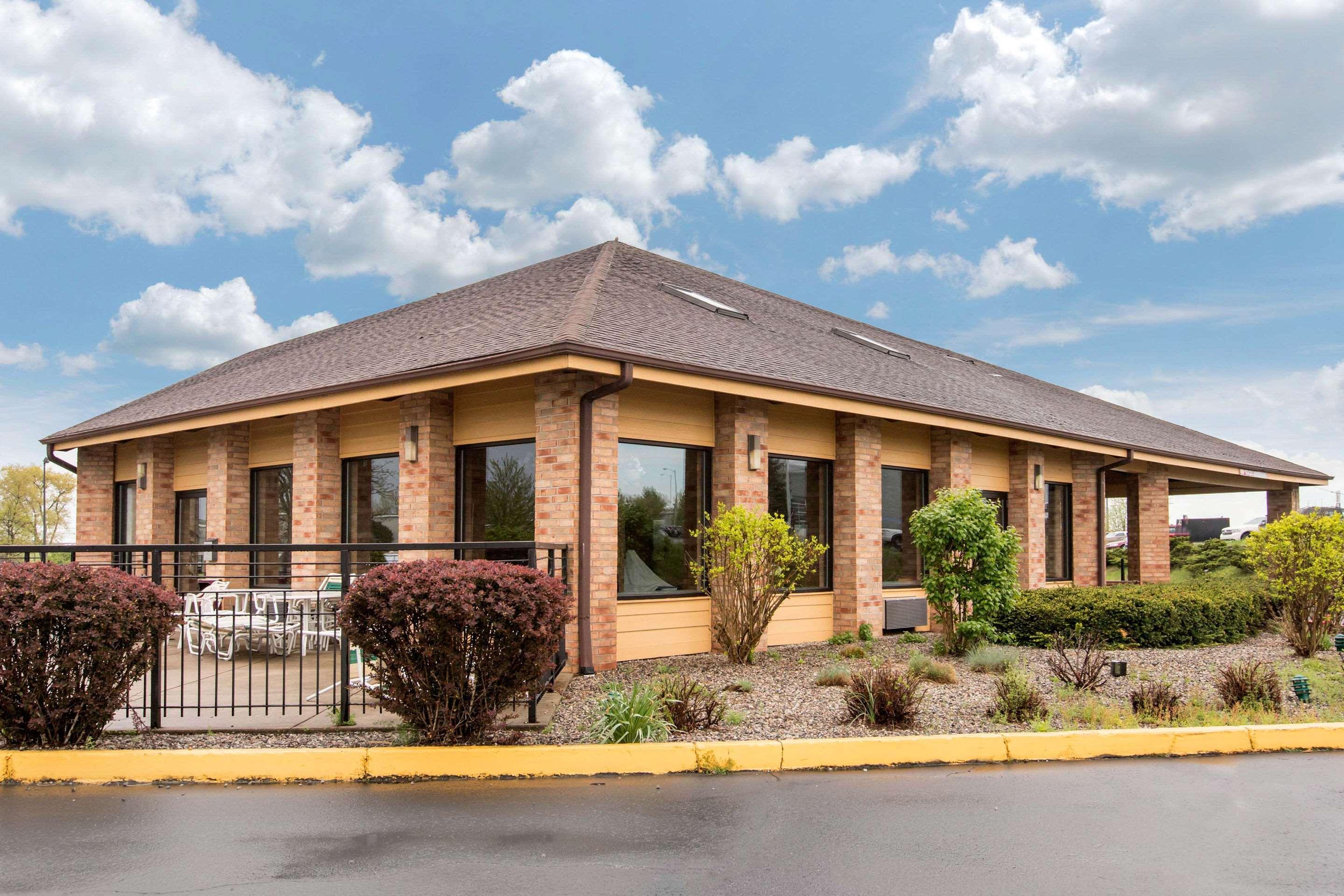 Rodeway Inn Coopersville Exterior foto