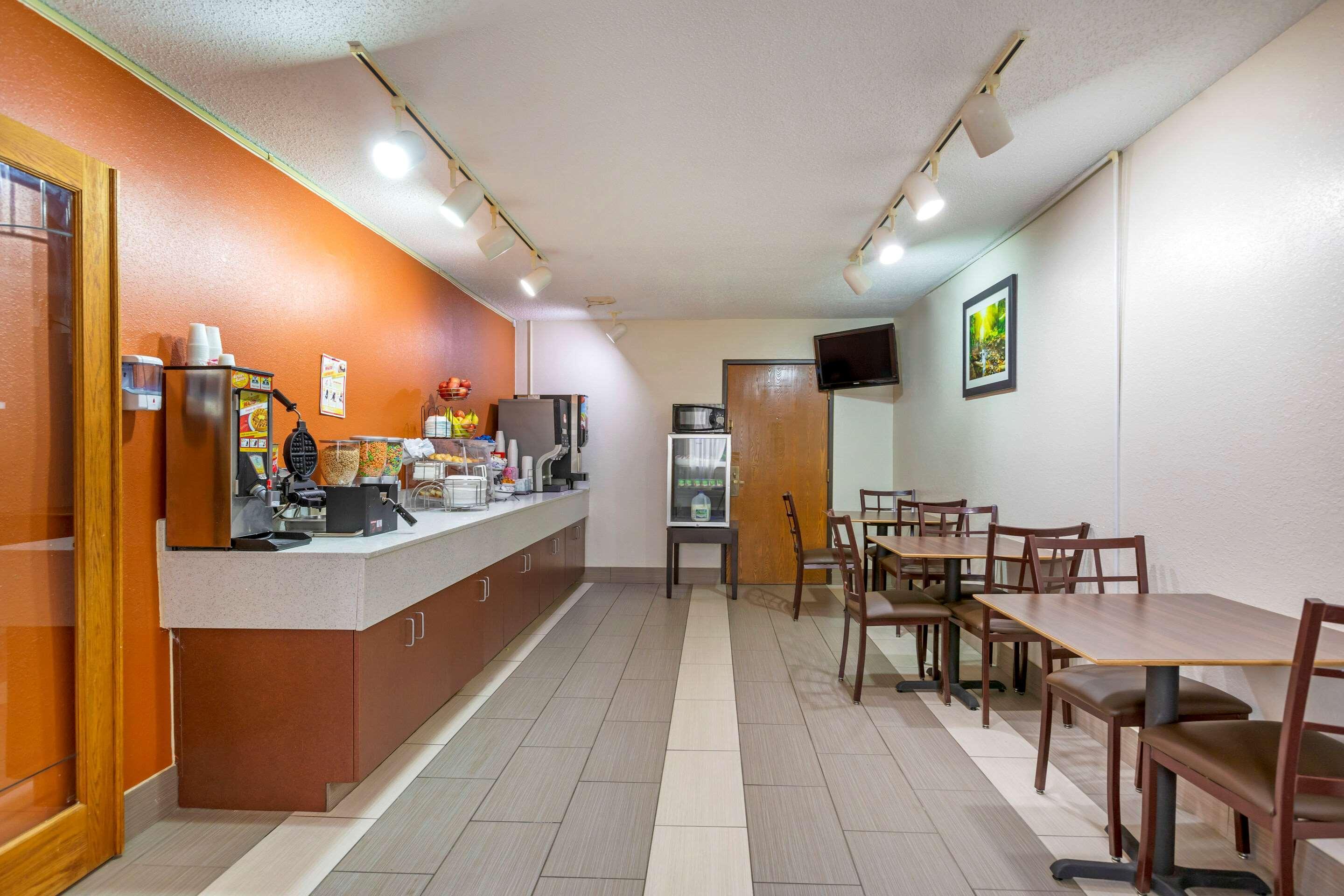 Rodeway Inn Coopersville Exterior foto