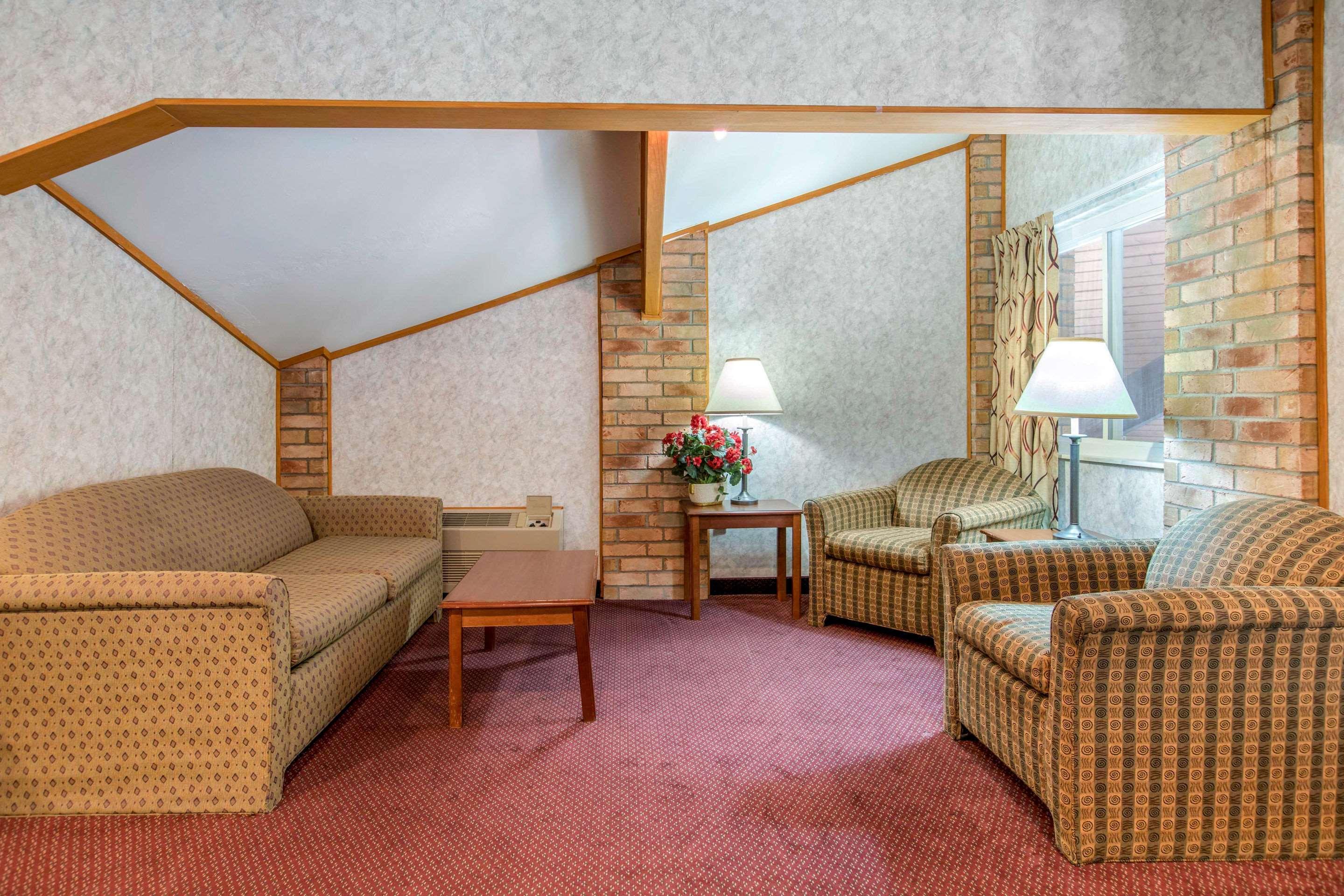 Rodeway Inn Coopersville Exterior foto