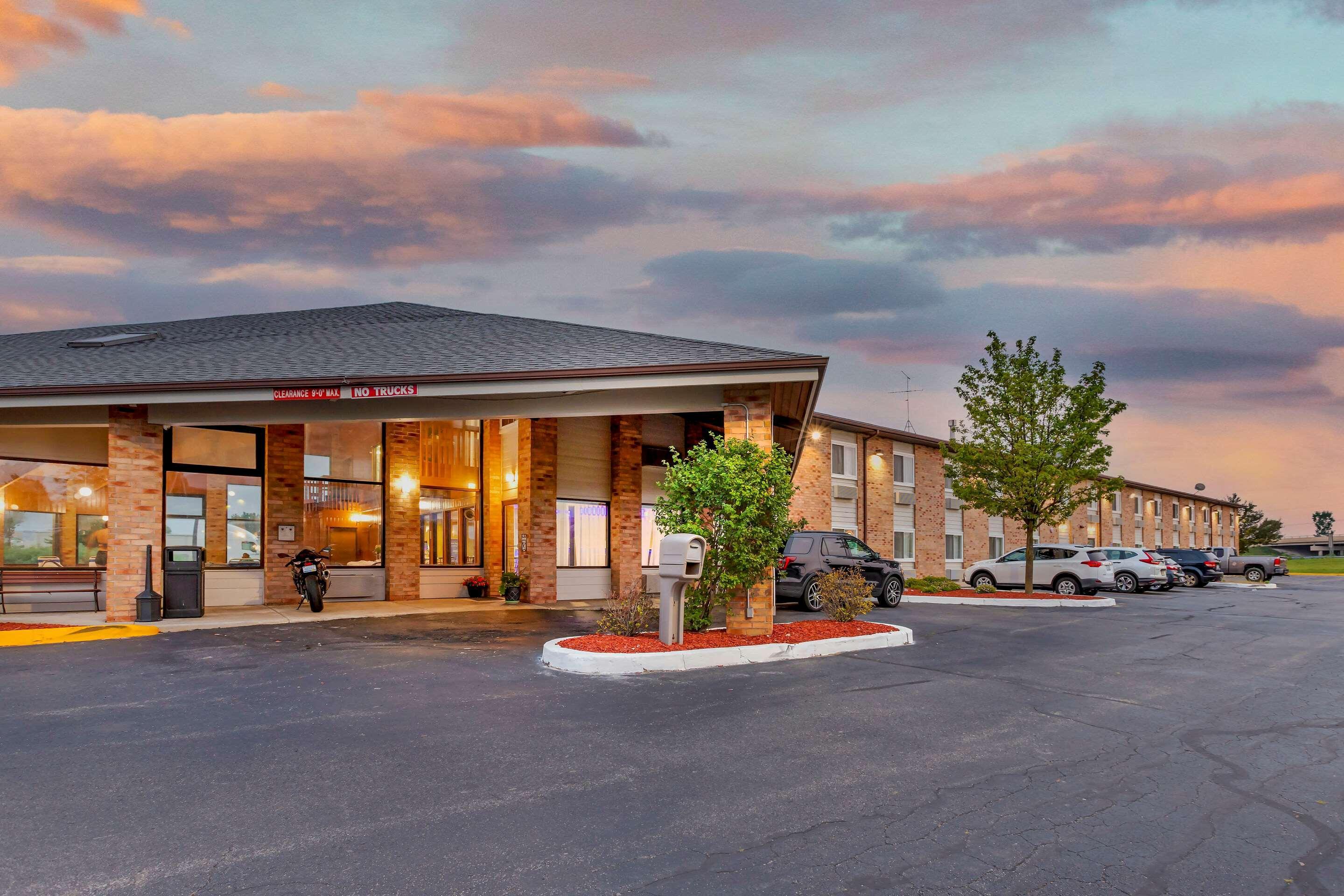 Rodeway Inn Coopersville Exterior foto