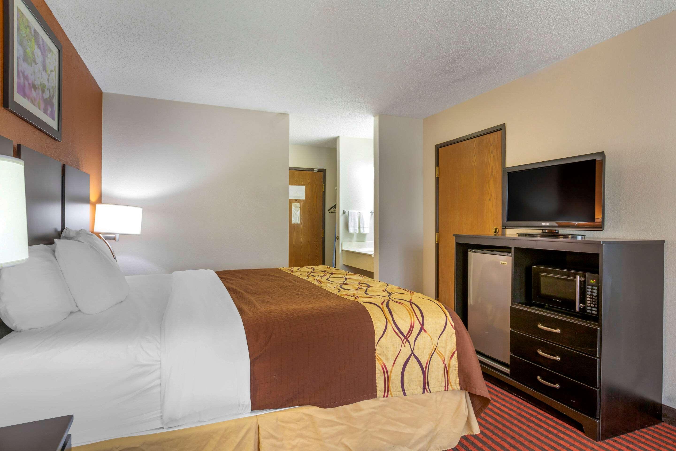 Rodeway Inn Coopersville Exterior foto