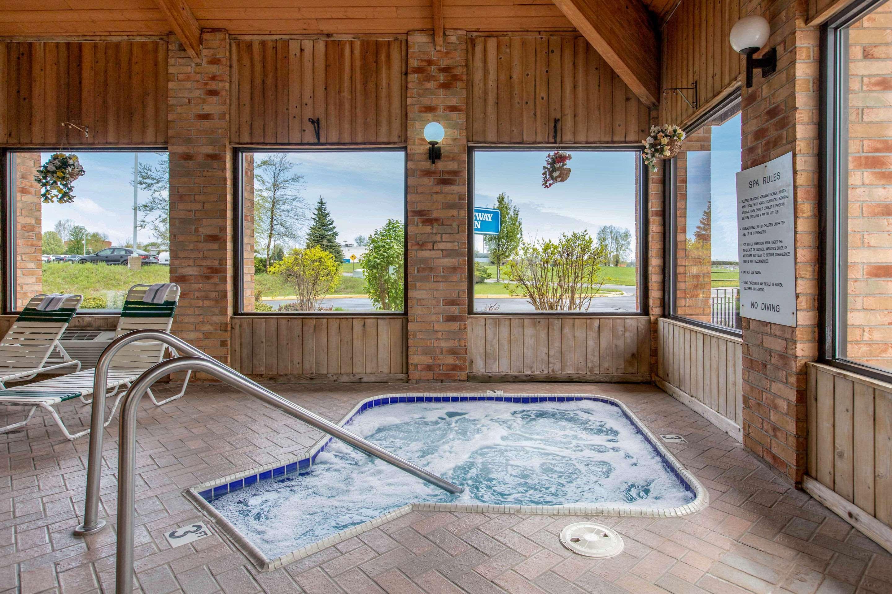 Rodeway Inn Coopersville Exterior foto